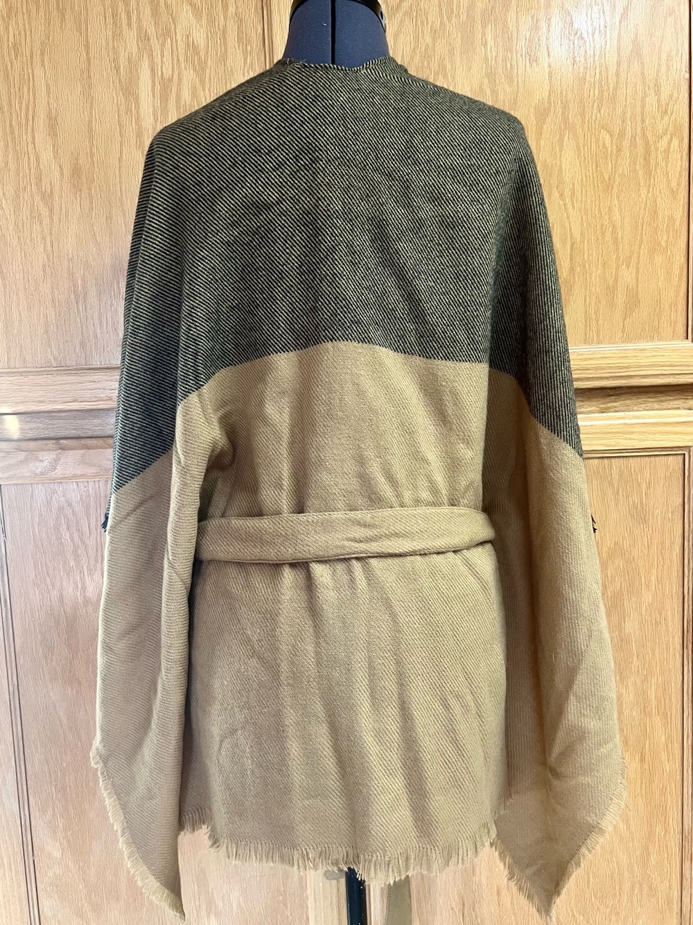 LC Lauren Conrad Two-Tone Wrap Poncho in Camel and Olive - Picture 5 of 7